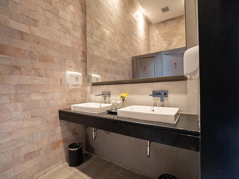 อาคารและบรรยากาศของ Boonrapee Residence Hotel บนถนนสิโรรส เมืองยะลา