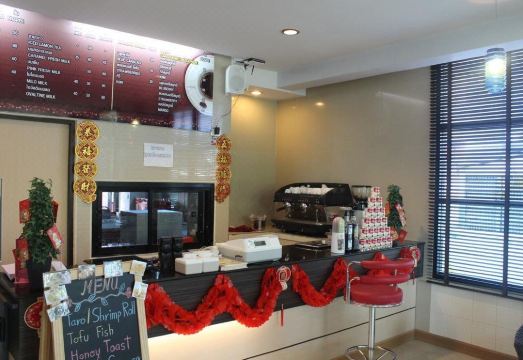 ห้องพักของ Butterfly Hotel Betong โทนสว่าง ดีไซน์ทันสมัย เตียงนุ่ม