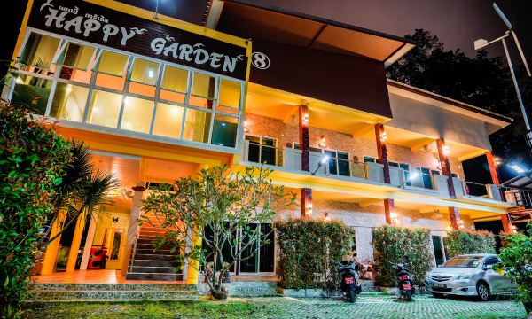 ห้องพักสไตล์รีสอร์ตของ Happy Garden Resort เตียงนุ่มและระเบียงส่วนตัว