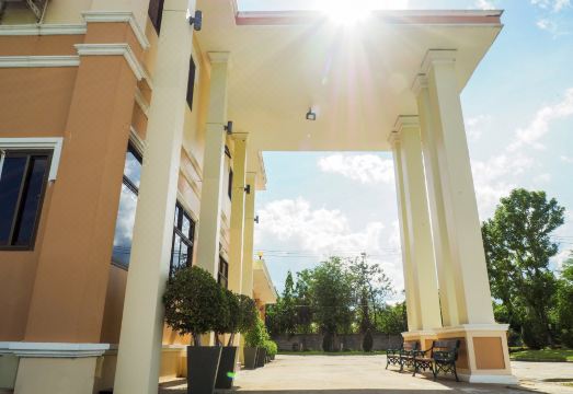 ห้องพักเตียงคู่ของ Crystal Hotel Yasothon โทนสะอาดเรียบ