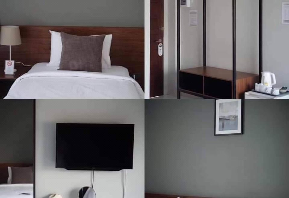 บรรยากาศห้องพักโทนสงบของ The Zen Hotel ยโสธร พร้อมทีวีจอแบน